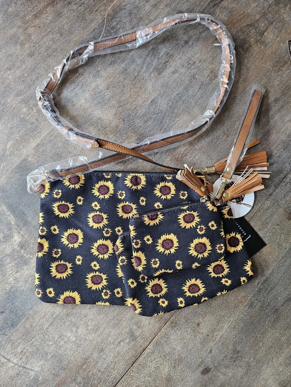 NWT Sunflower Print 3 Piece Croosbody Bag - Picture 3 of 7